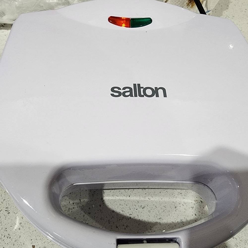 Salton White Sandwich Maker